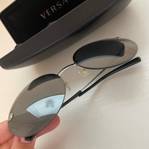 Silver Versace sunglasses - Picture 5 of 5